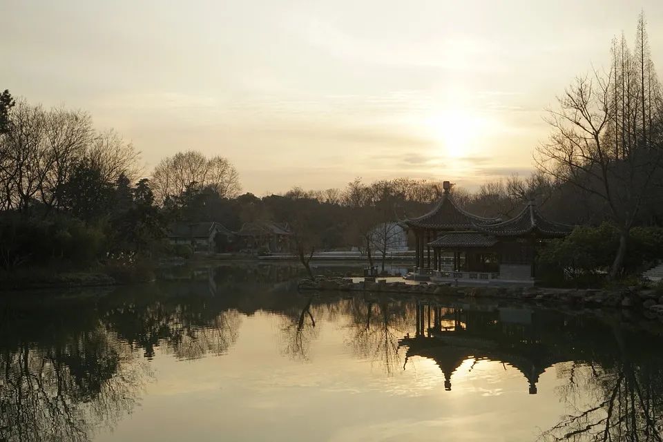 竟仅招专硕！复试线不过300分，明年会炸吗？-梦马考研